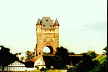 der Eingang zu Worms;10kb