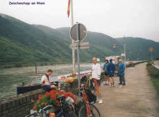 Zwischenstopp am Rhein; 9kb